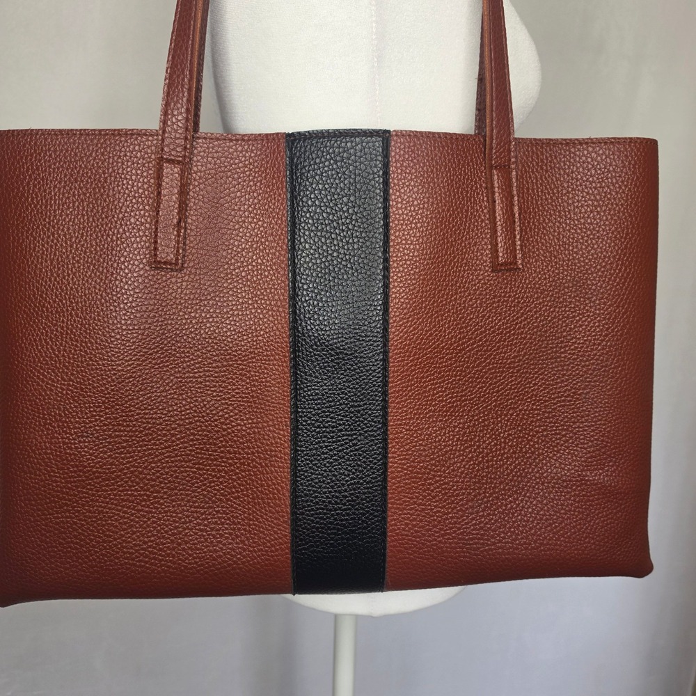 Vince Camuto Luck
Tote structured carryall pebbled vegan leather - Picture 3 of 12